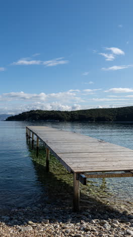 Schöner-Strand-Und-Die-Küste-In-Griechenland-In-Vertikaler