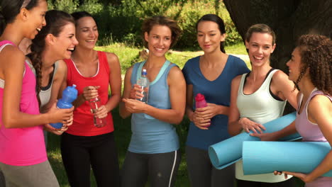 Grupo-De-Fitness-Charlando-En-El-Parque