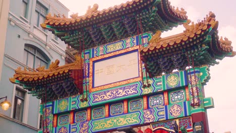 Chinatown-Gate-In-London-Im-Sommer