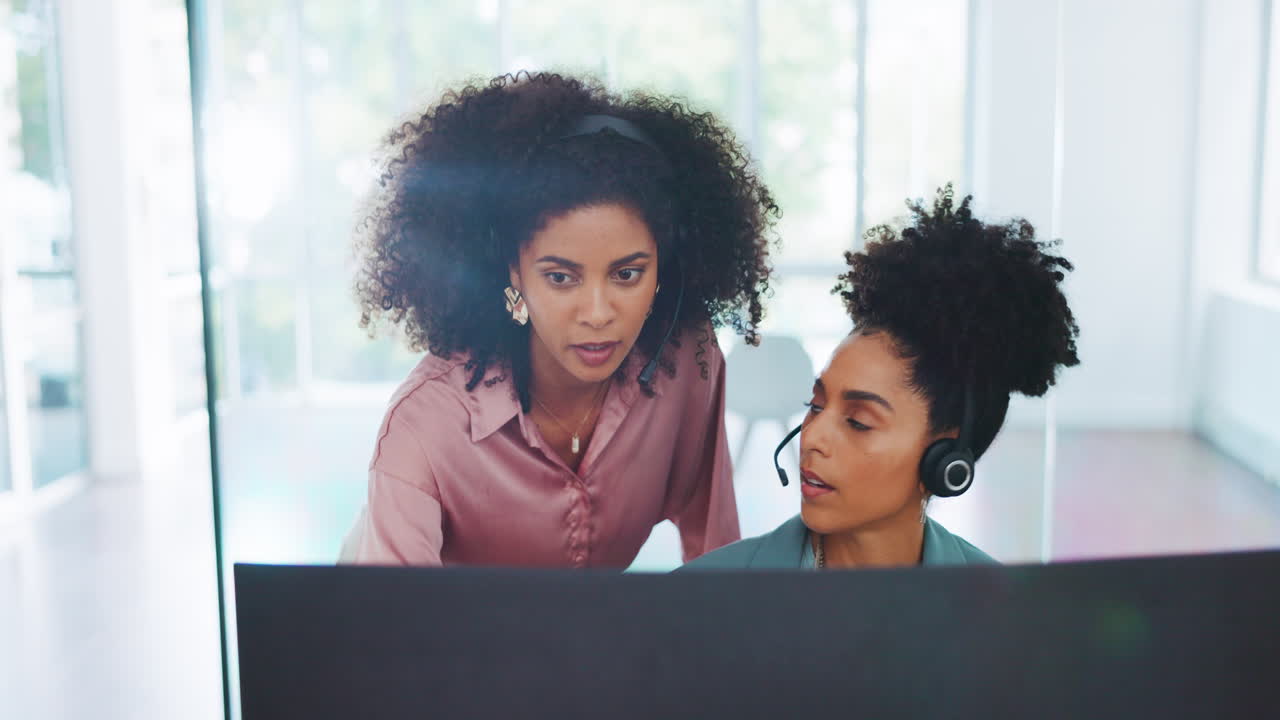 Call center, coaching and computer with women