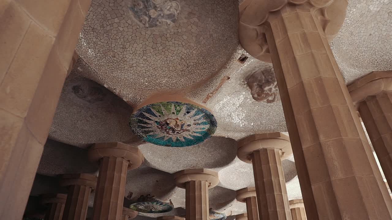 parque güell interior, en la ciudad de barcelona.
