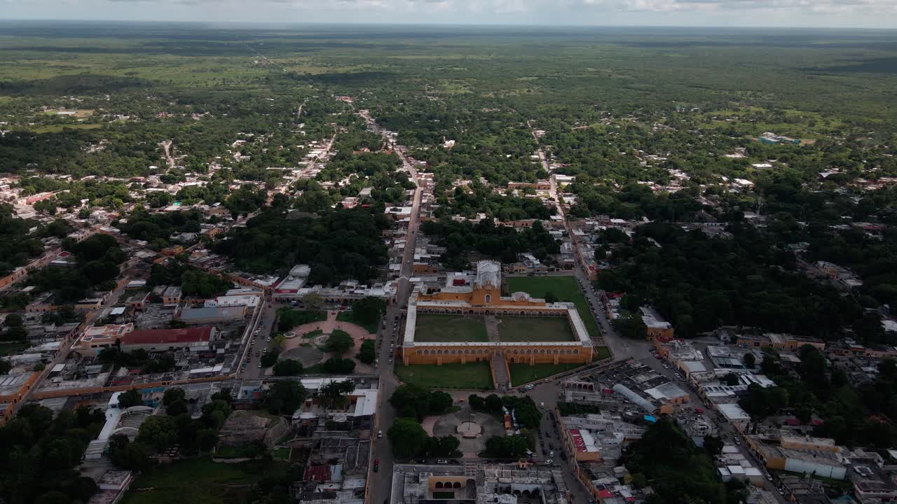 vista orbital de la iglesia principal de izamal