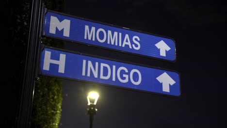 Street-sign-at-night-in-Guanajuato-downtown