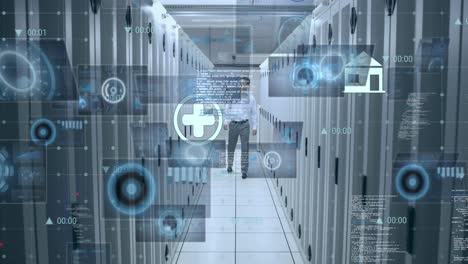 animación de iconos y procesamiento de datos a través de ingenieros informáticos caucásicos y servidores informáticos