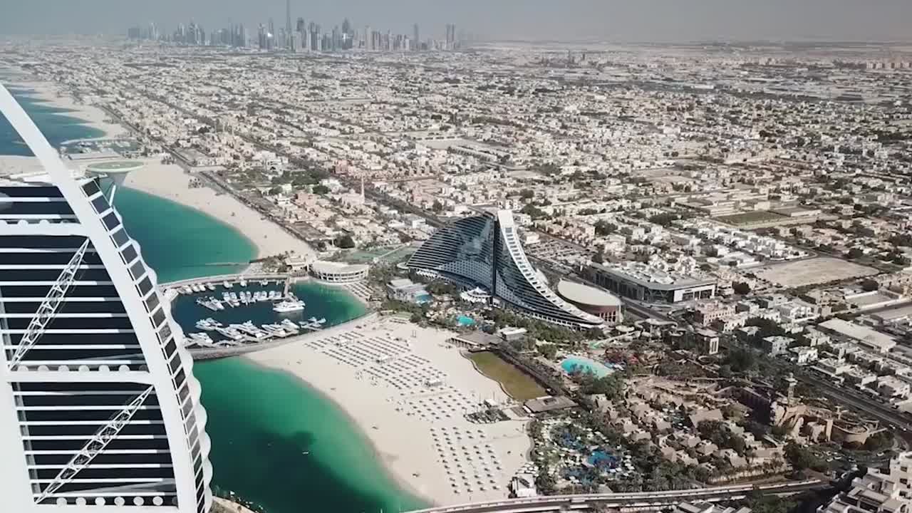 두바이 스카이라인과 부르지 알 아랍