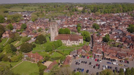 iglesia de san andrés ubicada en farnham, surrey, reino unido