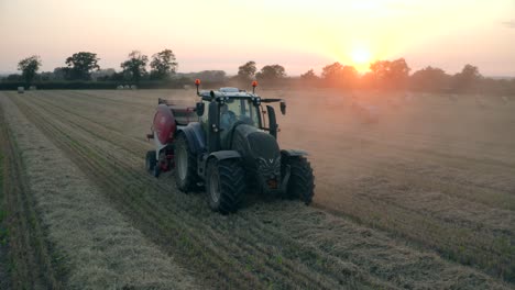 tractor baling straw 02