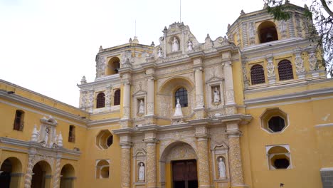 prise de vue de l'église de la miséricorde à antigua guatemala