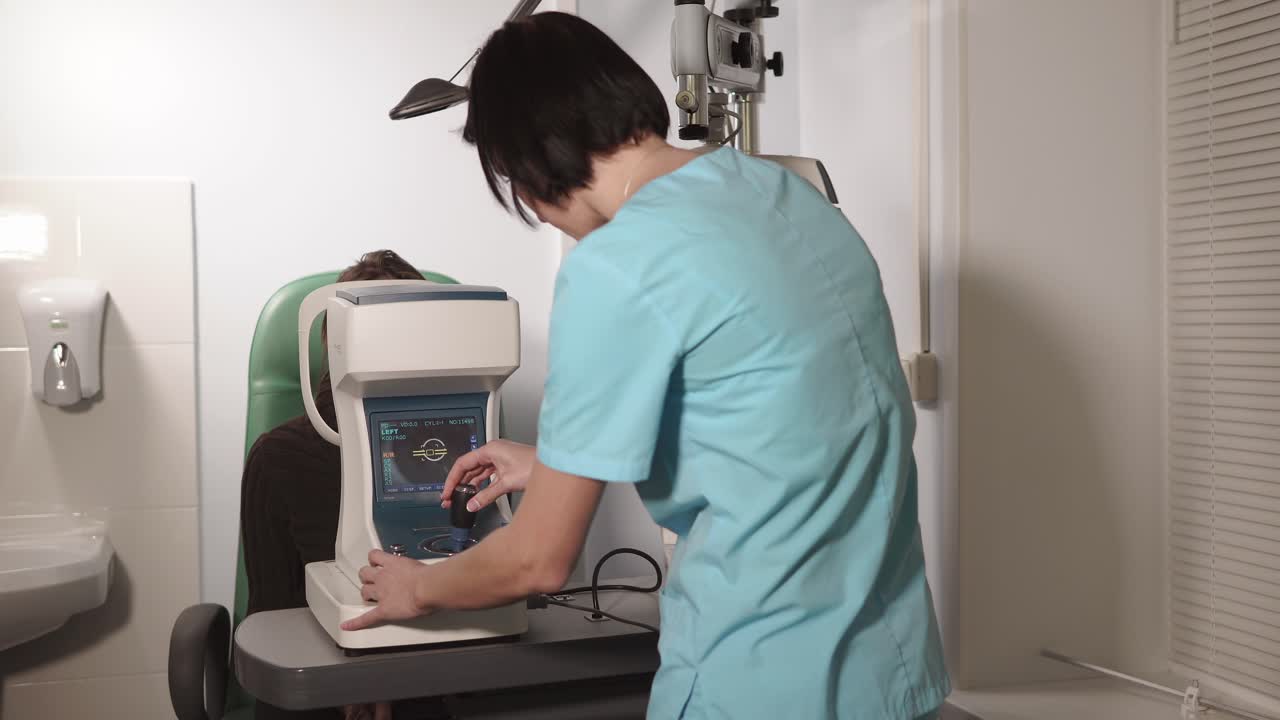 examen ocular en curso