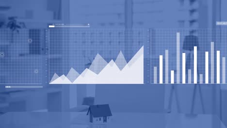 animación del procesamiento de datos sobre el escritorio de la oficina con el modelo de la casa.