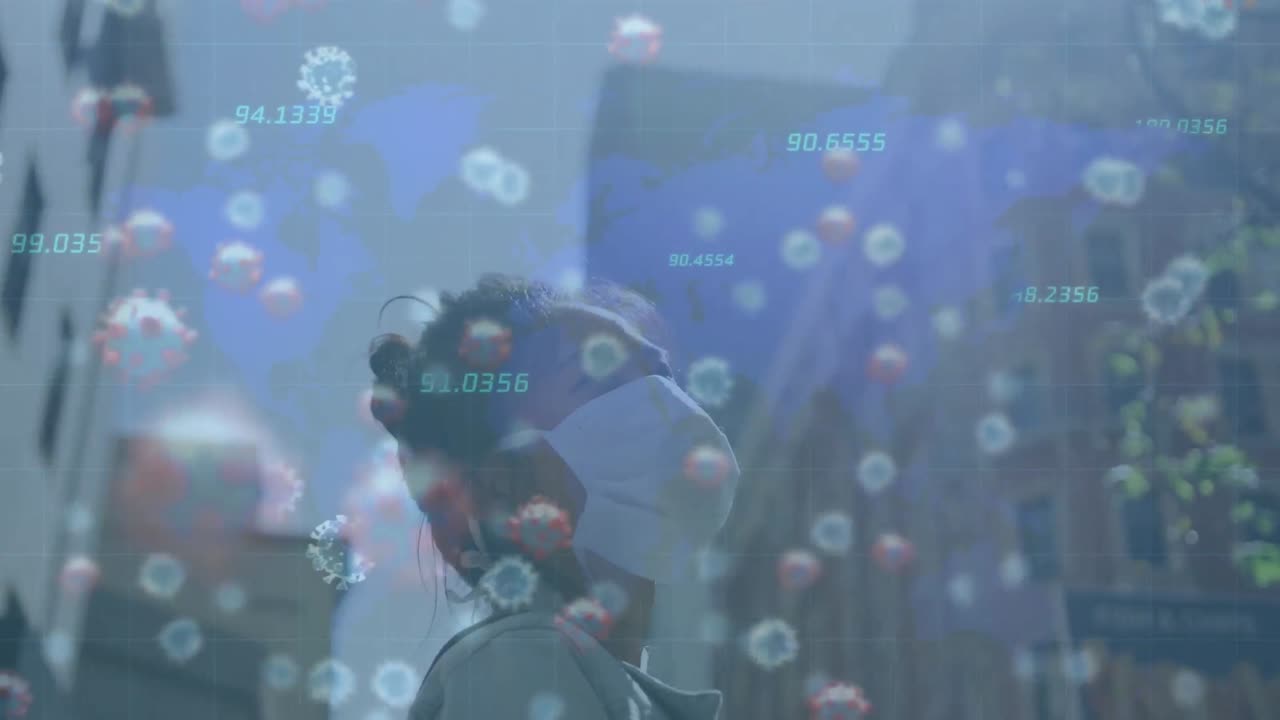 코로나 19 세포의 애니메이션과 얼굴 마스크를 입은 두 인종 여성에 대한 숫자 처리