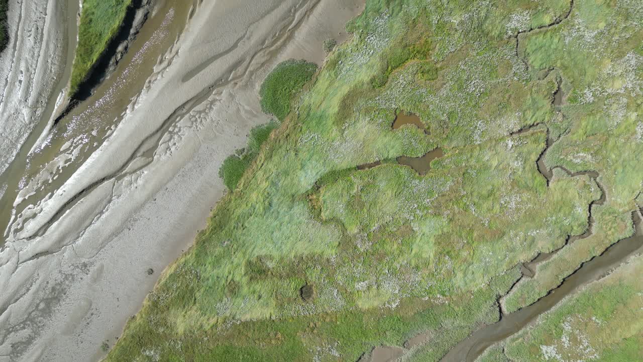 독일의 습지대를 통해 극도로 낮은 수위의 조감도