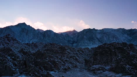 Dramatische-Landschaft-Des-Sonnenuntergangs-Hinter-Sandsteinfelsen-In-Alabama-Hills,-Kalifornien,-USA