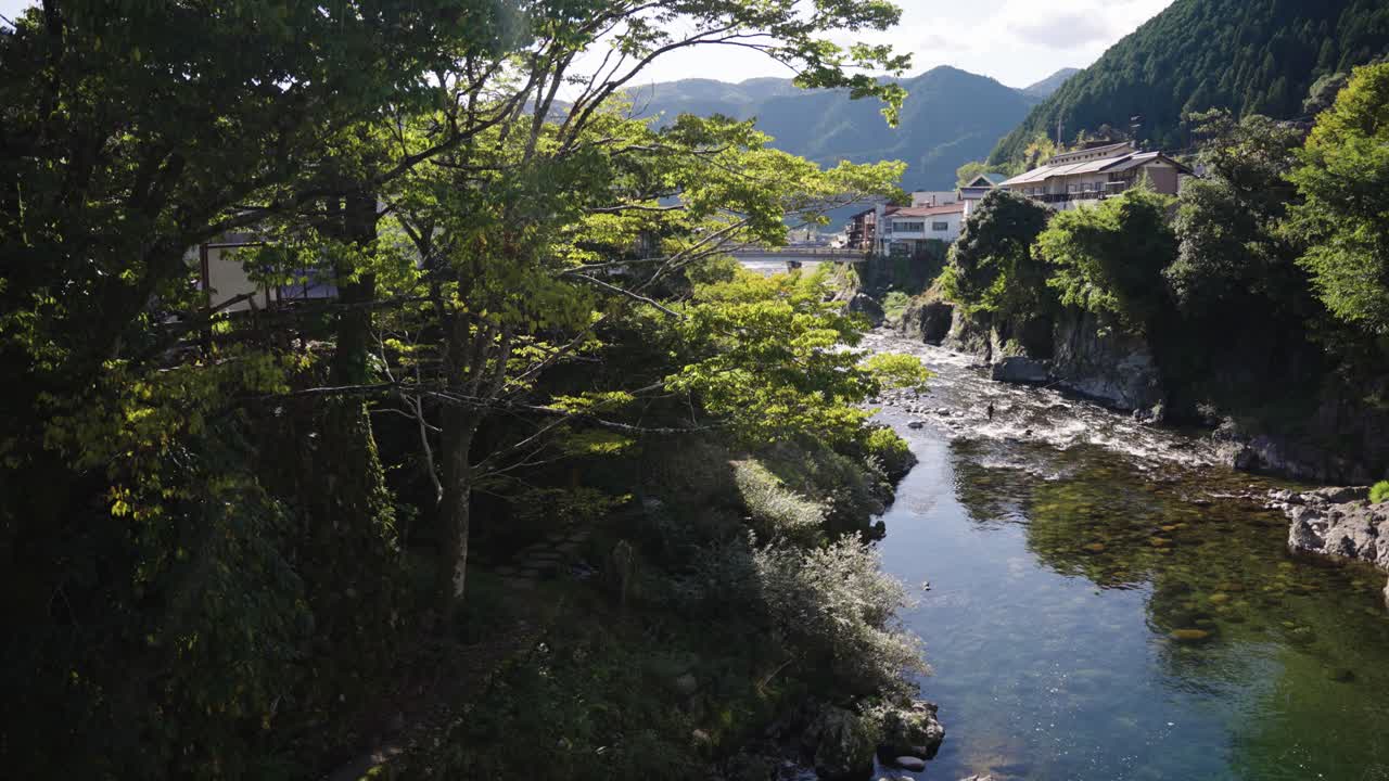 sol de la tarde en un día cálido en gujo hachiman, gifu, japón