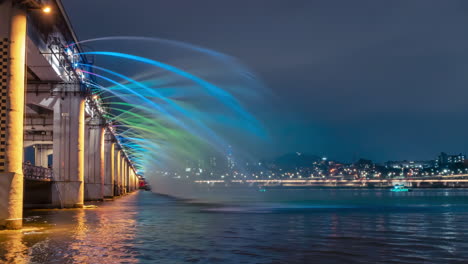 Puente-Banpo-Luz-De-La-Luna-Fuente-Del-Arco-Iris-Espectáculo-Timelapse-En-La-Noche,-Seúl,-Corea-Del-Sur---Estática-Amplia