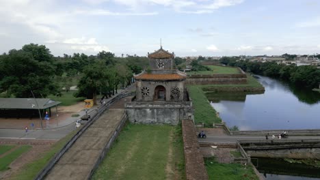 Imágenes-Aéreas-De-La-Ciudad-Imperial-En-Hué,-Vietnam