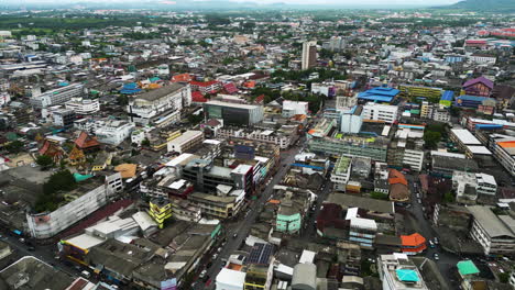 Centro-De-La-Ciudad-De-Surat-Thani,-Tailandia,-Vista-Desde-Drones