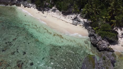 Vista-Aérea-Del-Océano-Poco-Profundo-En-Playa-Frontón-Cerca-De-Las-Galeras-En-La-República-Dominicana