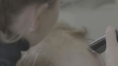 corte de pelo en curso