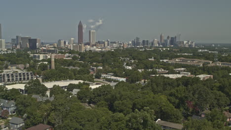 vista panorámica v698 aérea de atlanta georgia a la izquierda de o4w, hulsey yard y cabbagetown area - dji inspire 2, x7, 6k - agosto de 2020