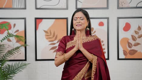 indian woman praying with claps