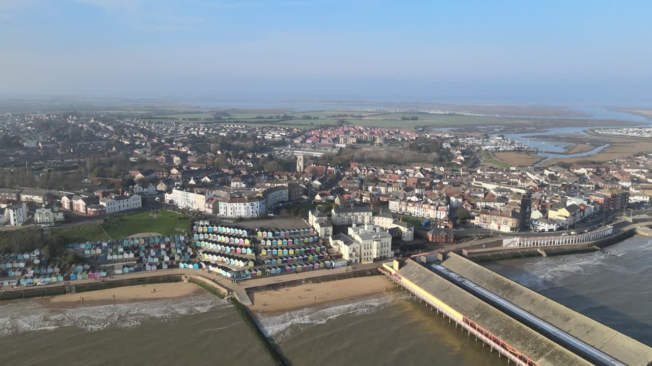 walton-on-the-naze pier y town drone 4k imágenes