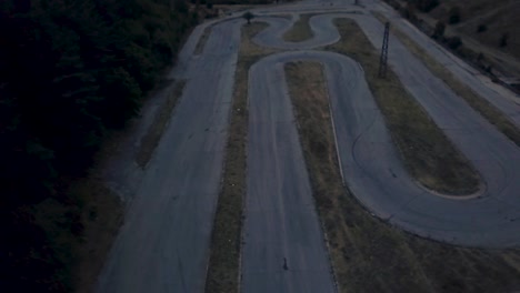 Revisar-La-Pista-De-Deriva-En-El-Bosque-Desde-El-Cielo-2