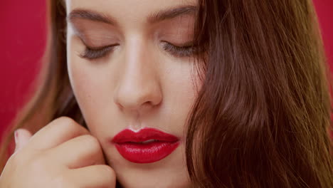 dame lápiz labial rojo y podré gobernar el mundo.