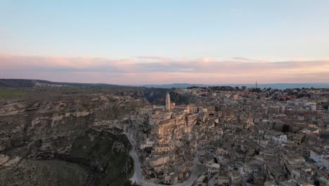 video aereo de la ciudad de matera en basilicata, sur de italia-1