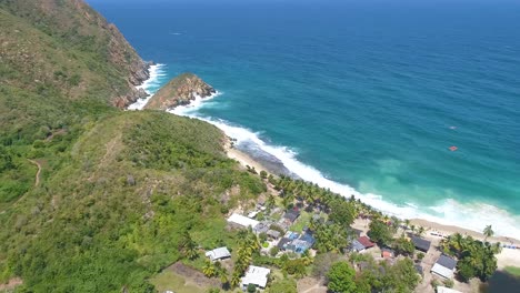 Toma-Aérea-De-Playa-Riht-Bahía-De-Cepe---Aragua-Venezuela