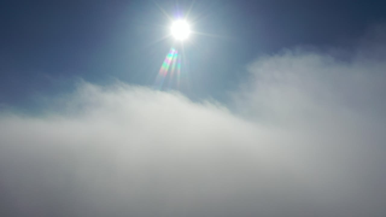 태양이 구름을 고