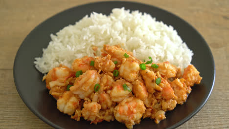 camarones salteados con ajo y pasta de camarones con arroz