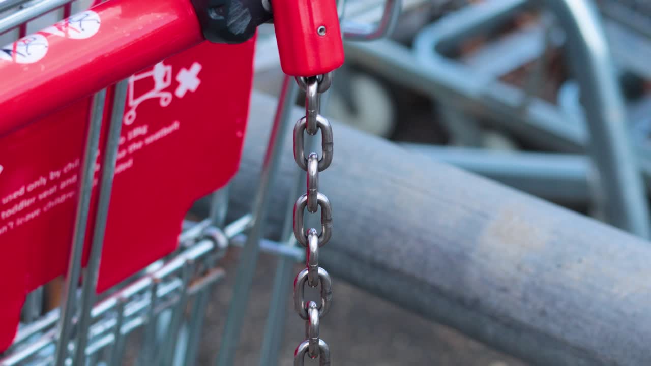 쇼핑 트롤리에 동전 잠금 메커니즘