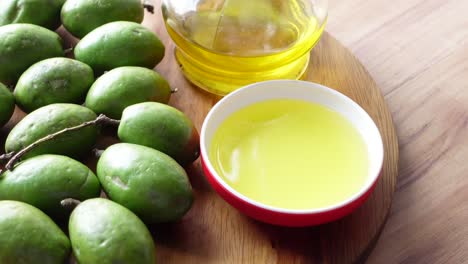frutas verdes y aceite