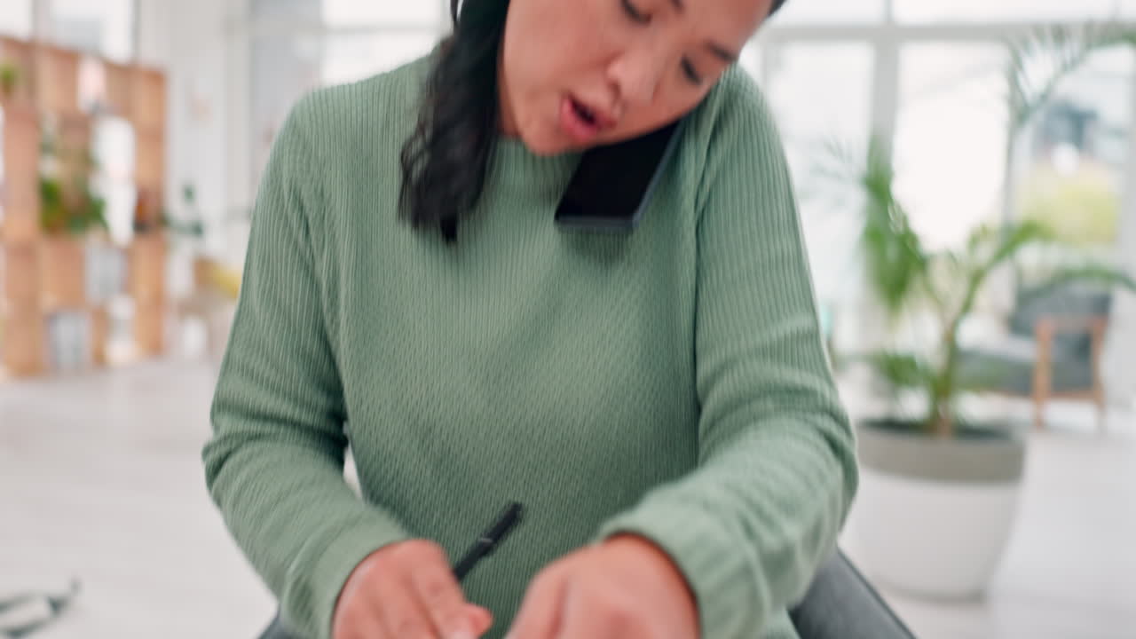 비즈니스 여성, 스트레스와 문제로 전화