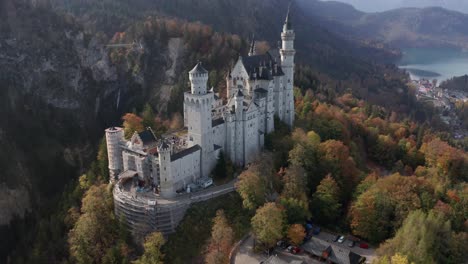 Schloss-Neuschwanstein-Im-Herbst-|-4k-D-log-–-Perfekt-Für-Die-Farbkorrektur