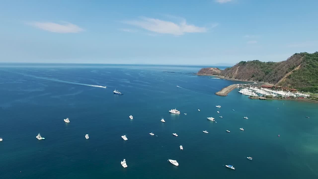 코타리카 풀 hd에서 자코 베이의 드론 보기