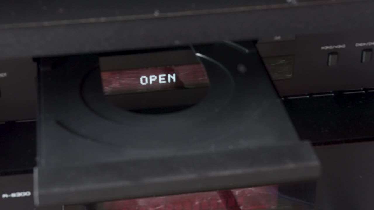 insertar un cd en un equipo hi-fi