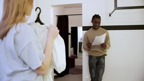 Woman-with-white-dress-entering-in-the-fitting-room