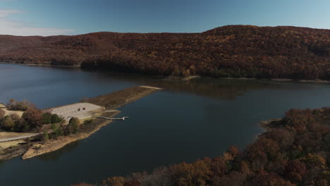 Panorama-Der-Berglandschaft-In-Herbstfarben