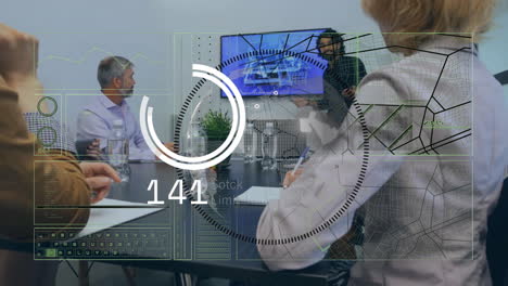 animación del procesamiento de datos financieros sobre diversas personas de negocios en la oficina