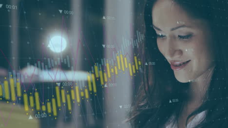 animación de procesamiento de datos financieros sobre mujer de negocios asiática usando tableta en la oficina