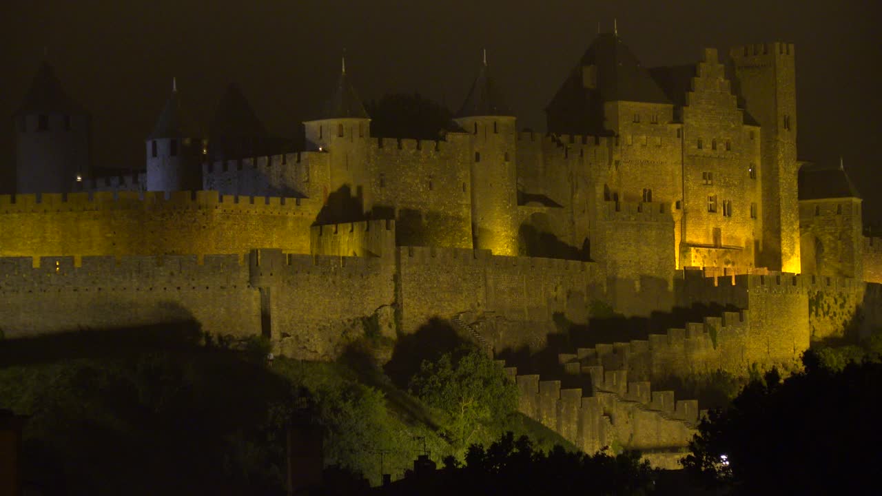 el hermoso fuerte de carcassone en el sur de francia en la noche 1