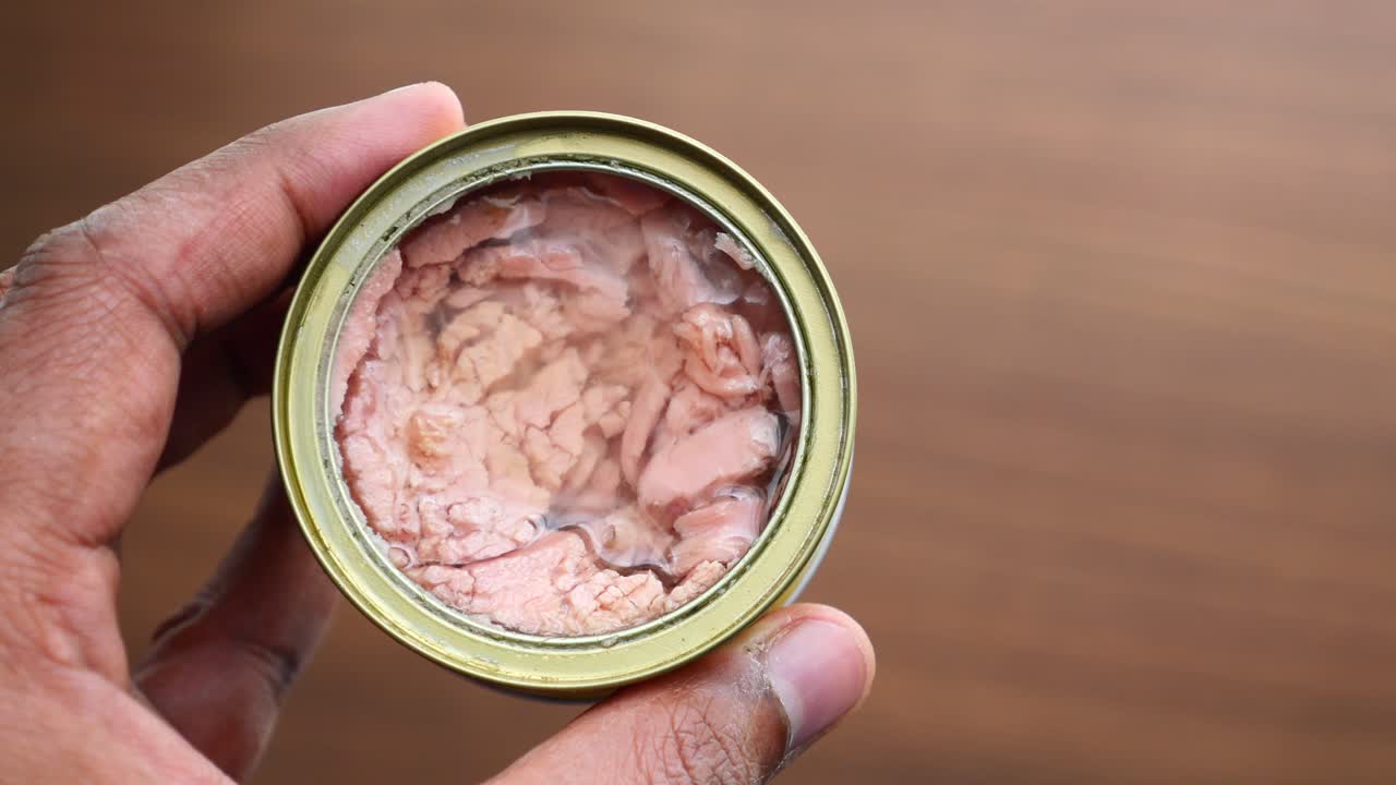 개방된 어리 캔