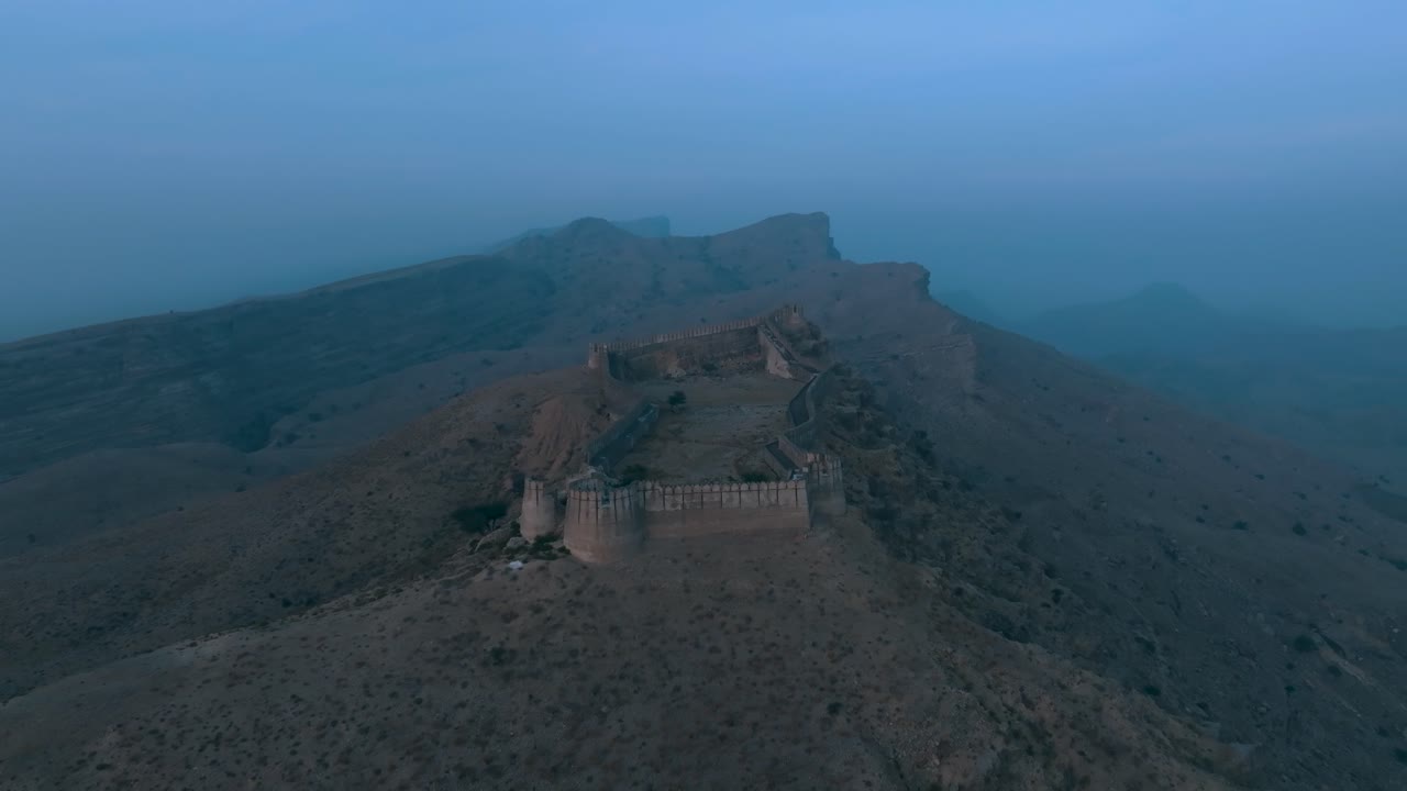 fotografía aérea de la gran muralla de sindh durante la puesta de sol en pakistán