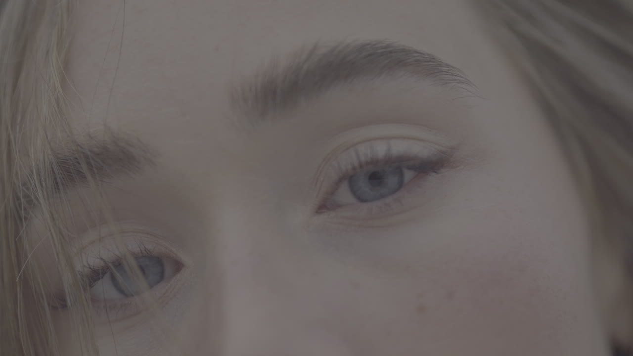 젊은 여성의 얼굴의 클로즈업