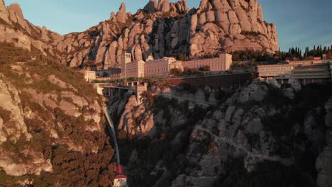 Monasterio-De-Montserrat-Al-Amanecer