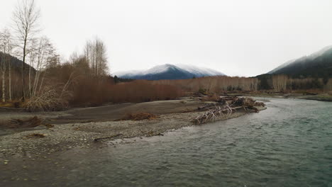 Hoh-River-Flowing-Out-of-Olympic-National-Park-With-Mountain-View-In-Washington,-USA