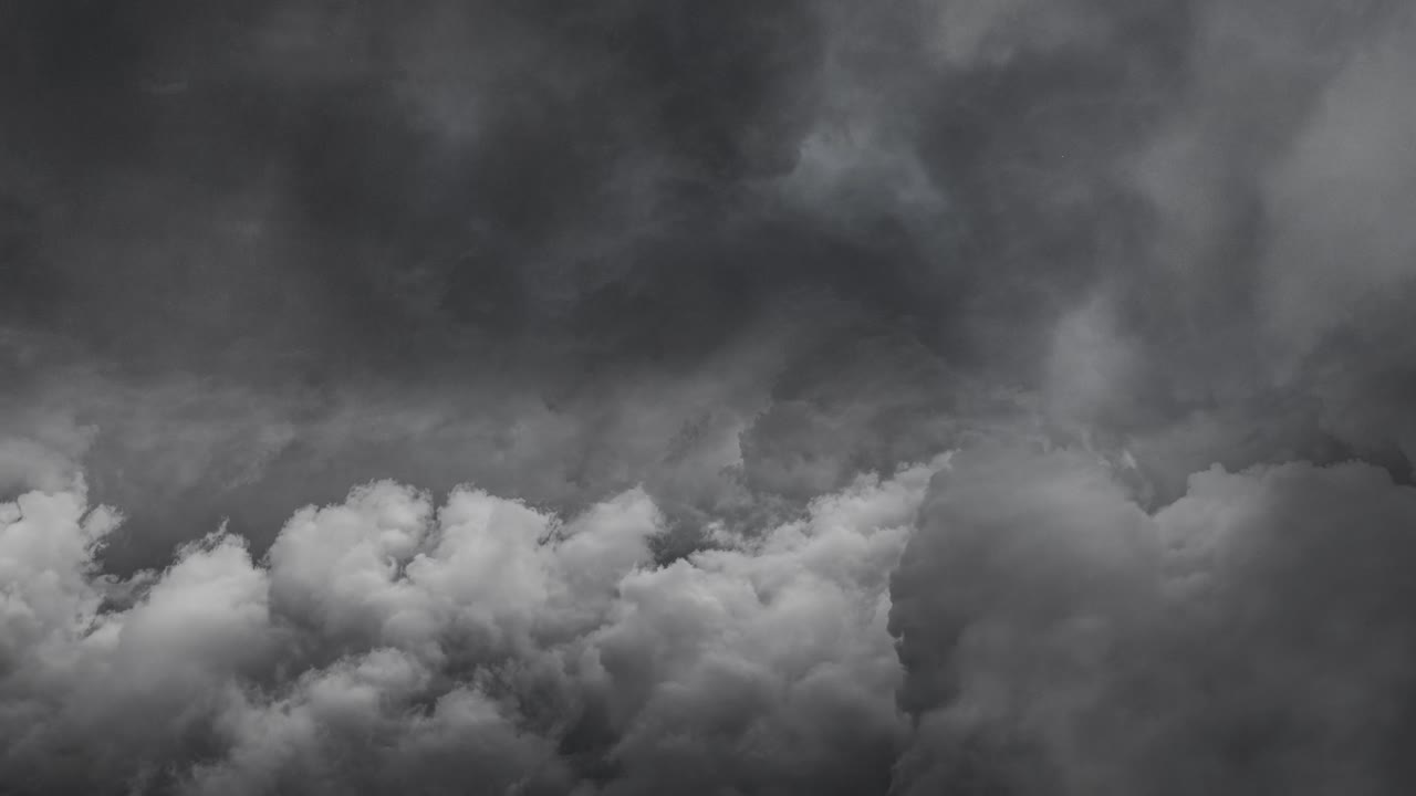 어두운 구름이 뇌우가 됨 4k