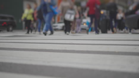 crucero peatonal de la ciudad ocupado